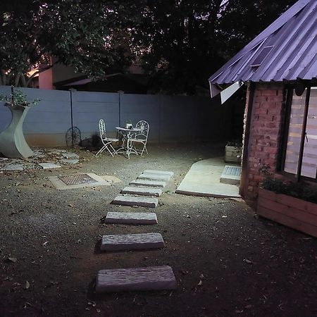 The Spare Room Cottage - Cosy And Private Bloemfontein Esterno foto