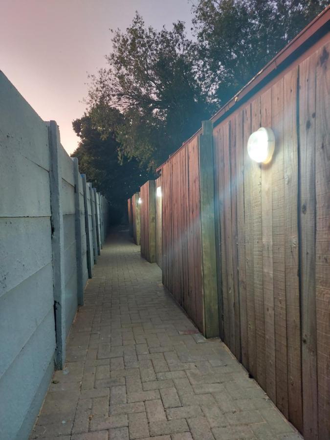 The Spare Room Cottage - Cosy And Private Bloemfontein Esterno foto