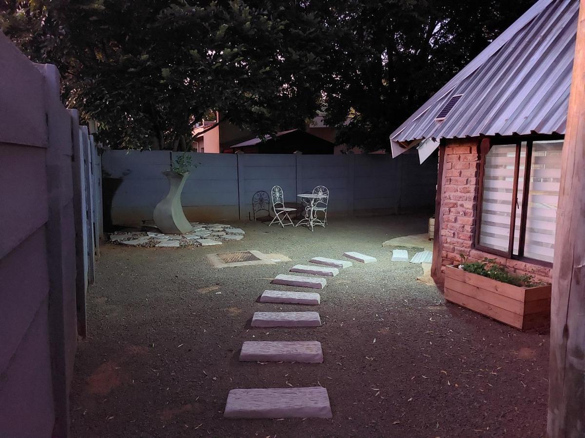 The Spare Room Cottage - Cosy And Private Bloemfontein Esterno foto